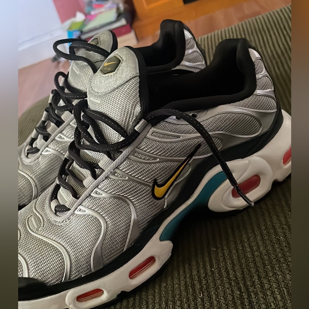 Gray Nike Airmax Sneakers